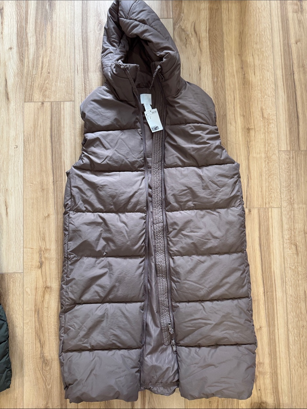 NWT Women’s Hooded Puffer Vest - Mauve